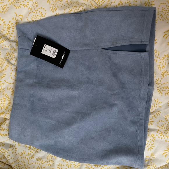 Fashion nova suede blue mini skirt - Picture 2 of 3